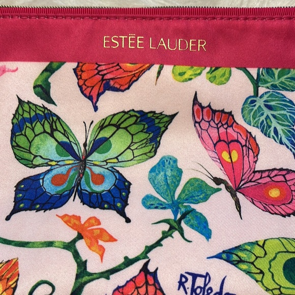 A gorgeous ESTEE LAUDER cosmetic bag 🐬 - Picture 7 of 7
